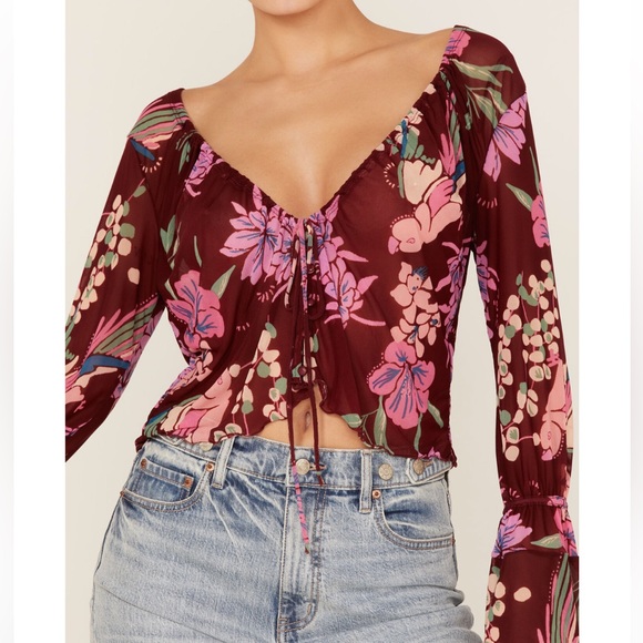 Free People Tops - FREE PEOPLE FLORAL PRINT TIE FRONT CROP TOP